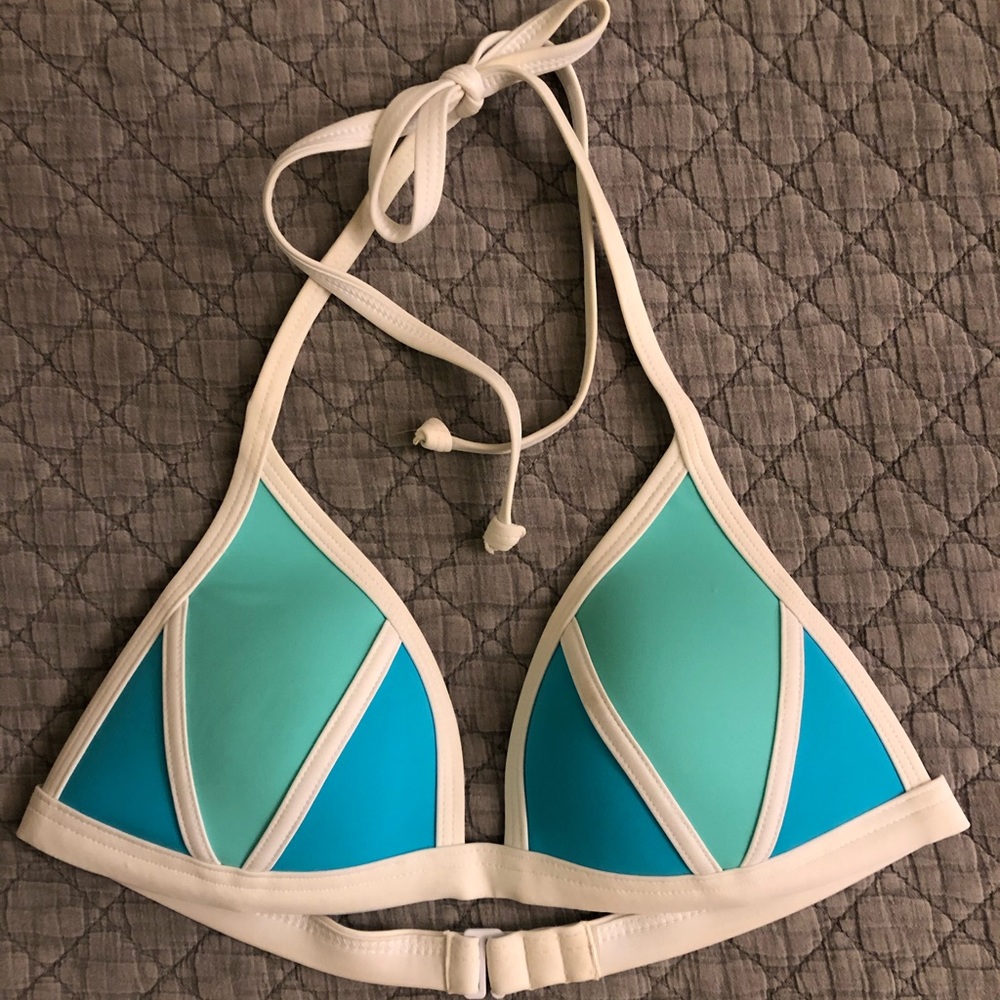 Victoria’s Secret color block triangular swim top!